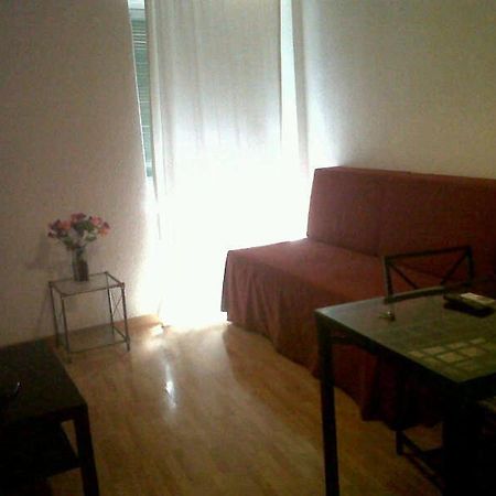Km1 Amparo Apartments Madrid Værelse billede